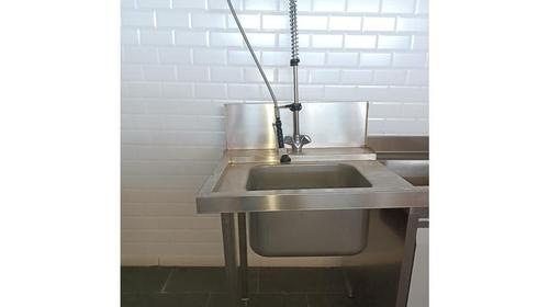 "Lavello di prelavaggio in acciaio inox per ristorazione professionale, ideale per cucine industriali"